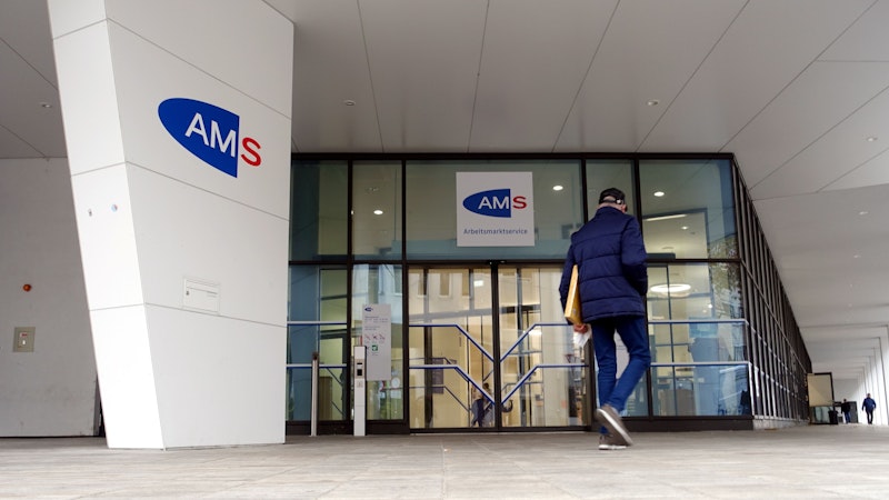<strong>19.08.2025: Firmen-Chef über AMS-Bewerber: "Probezeit vorbei, dann sofort Krankenstand".</strong>&nbsp;"Sie würden sich wundern, wie link viele Arbeitslose sind", behauptet ein AMS-Bezieher. <a target="_blank" data-li-document-ref="120125403" href="https://www.heute.at/s/probezeit-vorbei-dann-sofort-ab-in-den-krankenstand-120125403">Eine Aussage, über die ein Firmen-Chef ein Lied singen kann &gt;&gt;</a>