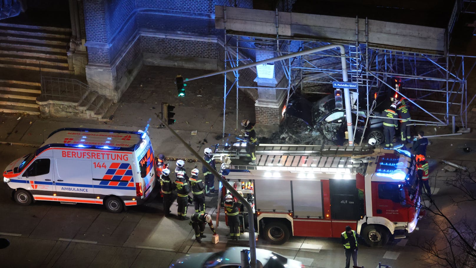 Die Berufsfeuerwehr Wien und die Berufsrettung Wien waren Vorort.