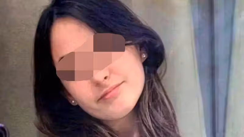 Auch die Eltern von Charlize (15) warnen vor dem Algorithmus: Bei TikTok gebe es nicht nur harmlose Schmink-Tutorials.