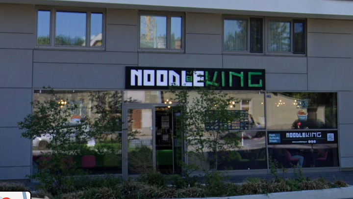 Bei dem Restaurant "Noodle King" wollte Herr I. Essen für seine Familie holen, dann musste er fast 400 Euro Strafe zahlen.