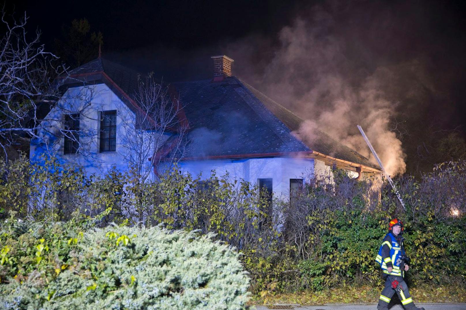 Wohnhausbrand in Oberwaltersdorf forderte die Einsatzkräfte