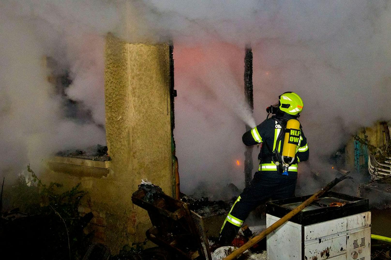 Wohnhausbrand in Oberwaltersdorf forderte die Einsatzkräfte