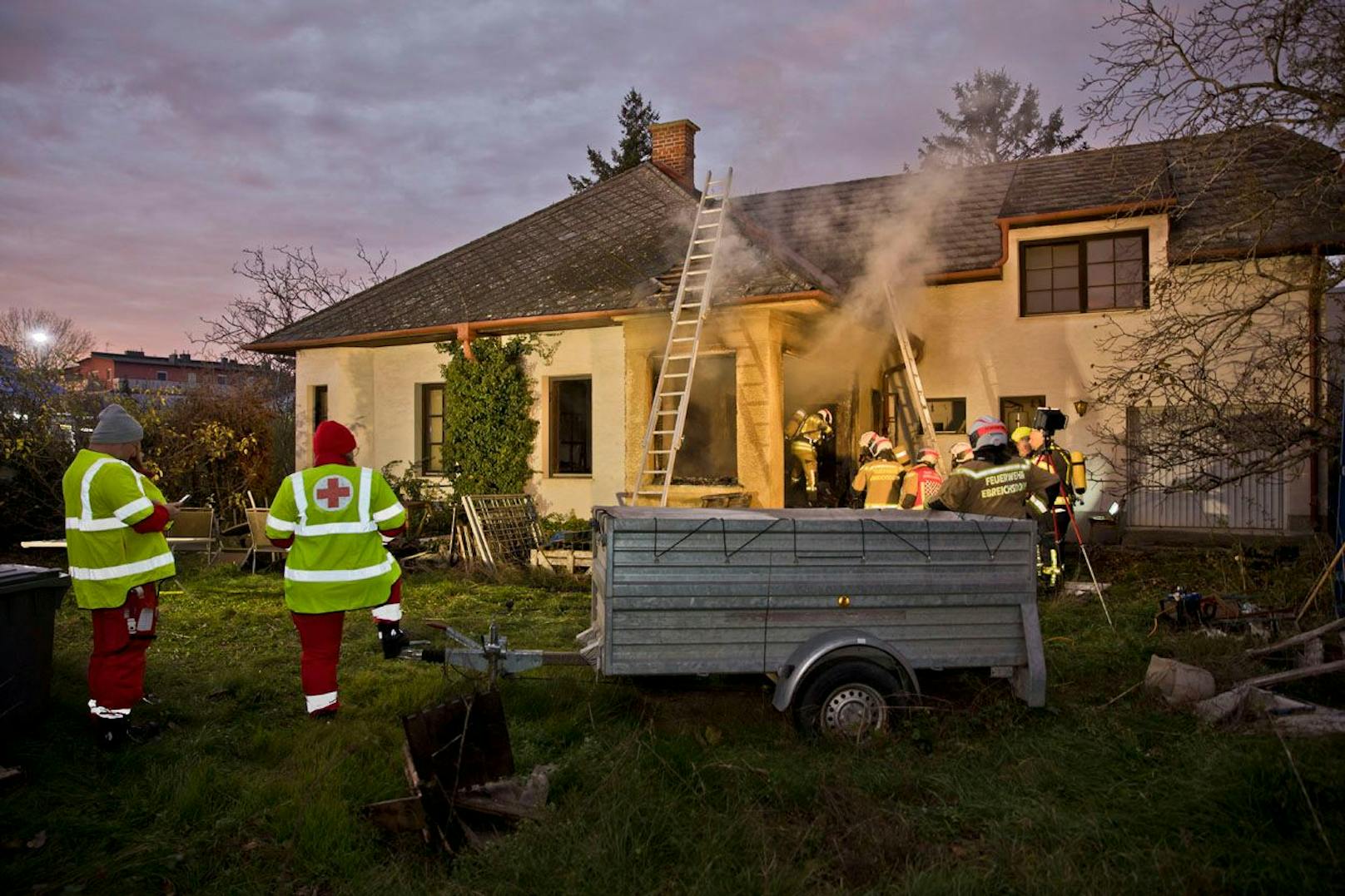 Wohnhausbrand in Oberwaltersdorf forderte die Einsatzkräfte