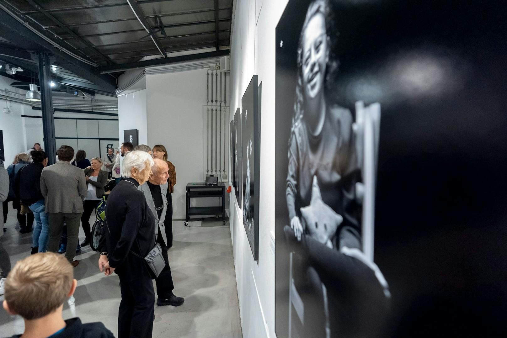 Durch Spenden, die bei der Ausstellung gesammelt wurden, kann weiteren Kindern geholfen werden.