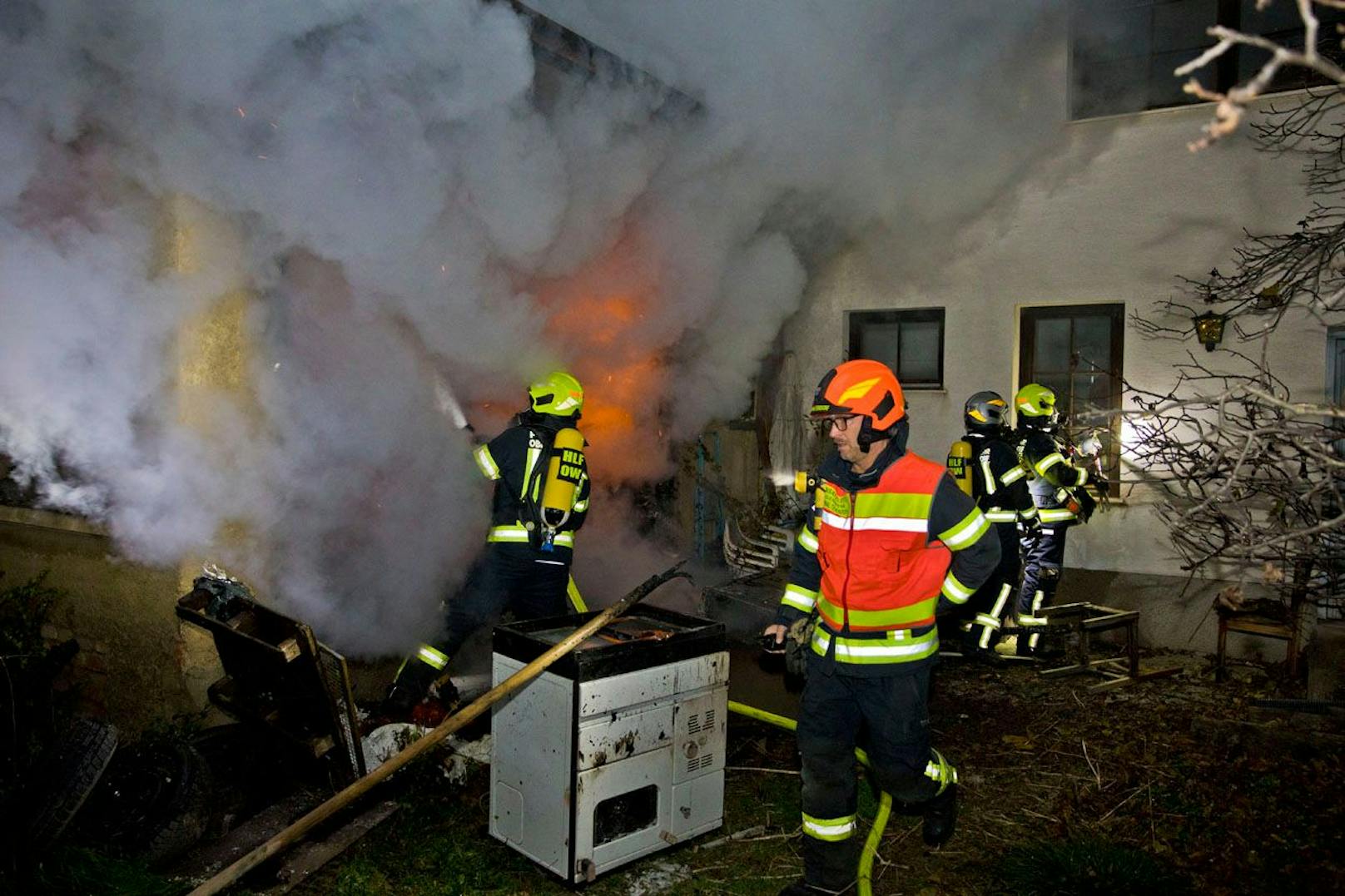 Wohnhausbrand in Oberwaltersdorf forderte die Einsatzkräfte