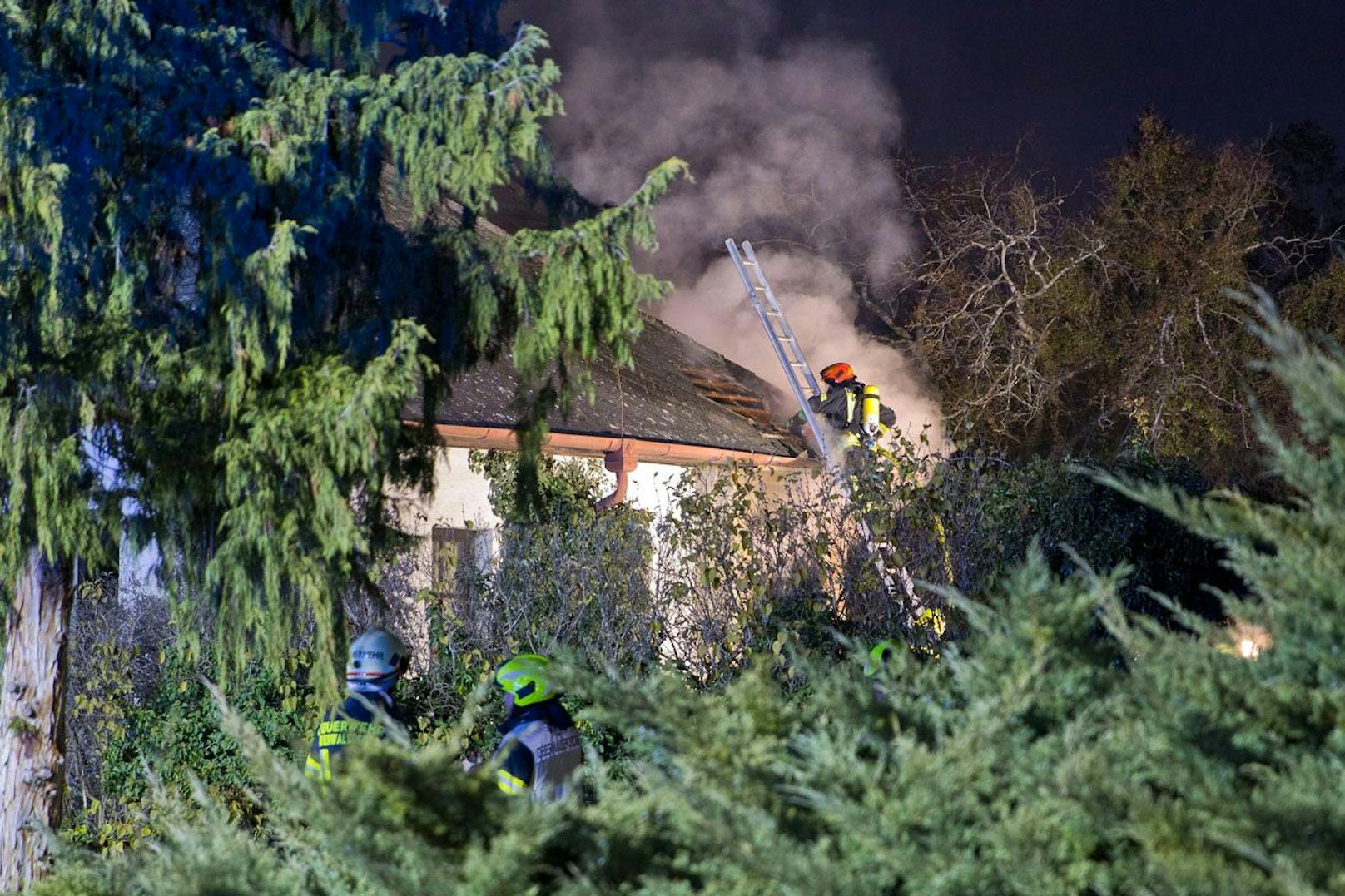 Wohnhausbrand in Oberwaltersdorf forderte die Einsatzkräfte