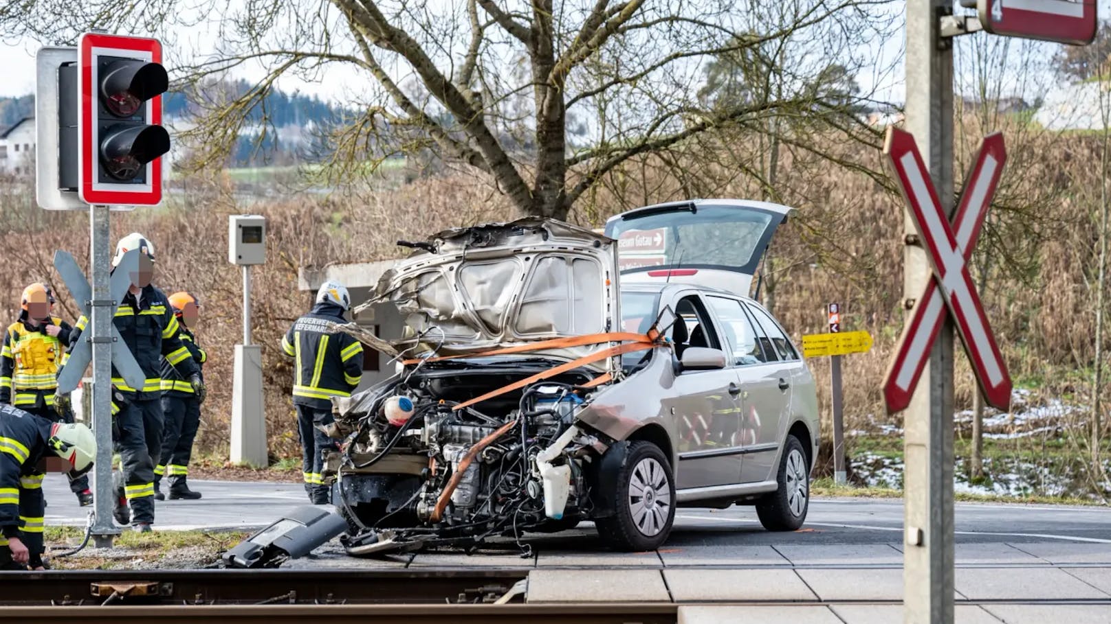 Die Einsatzstelle war für den Verkehr gesperrt.