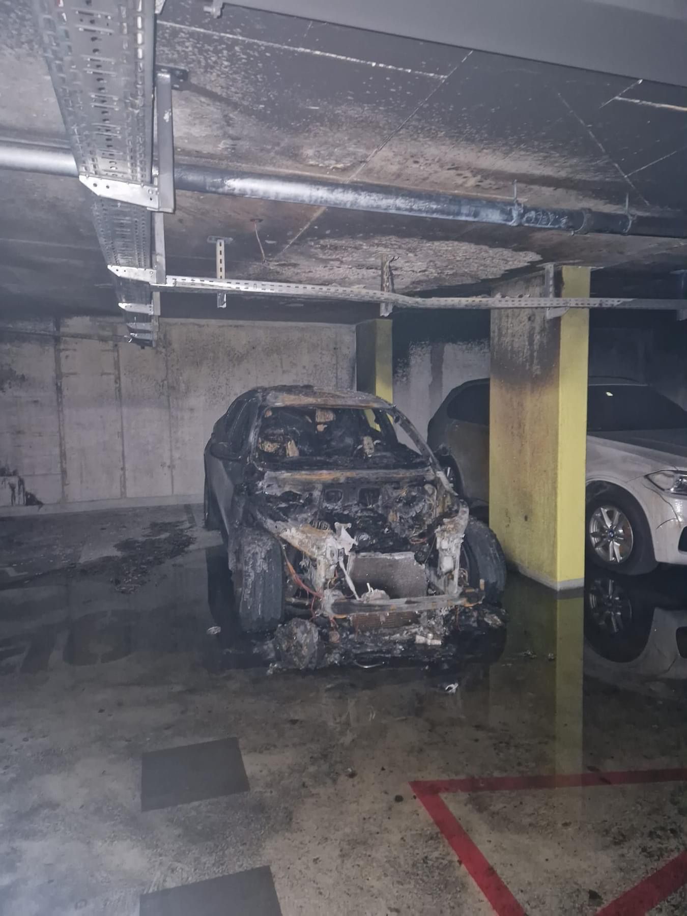 Das brennende Auto stand in der Tiefgarage.