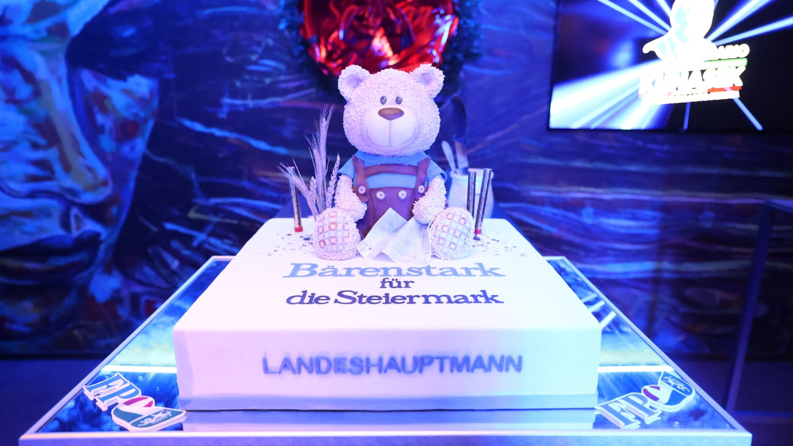 "Landeshauptmann"-Torte für Kunasek bei FPÖ-Party