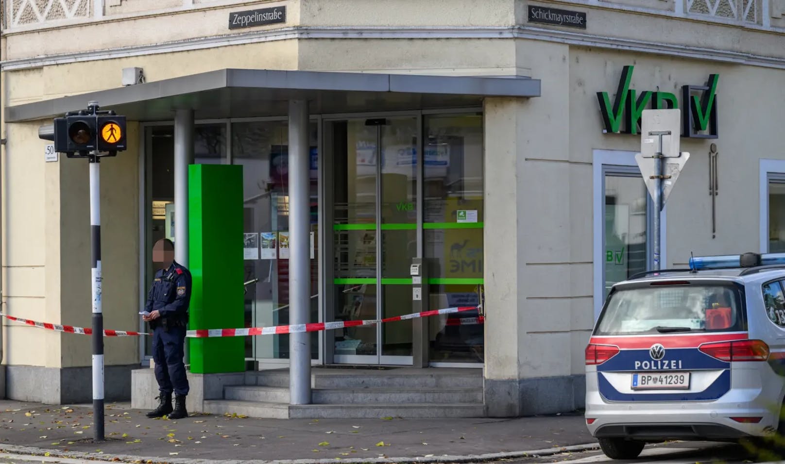 Bank in Linz überfallen – nun klickten die Handschellen