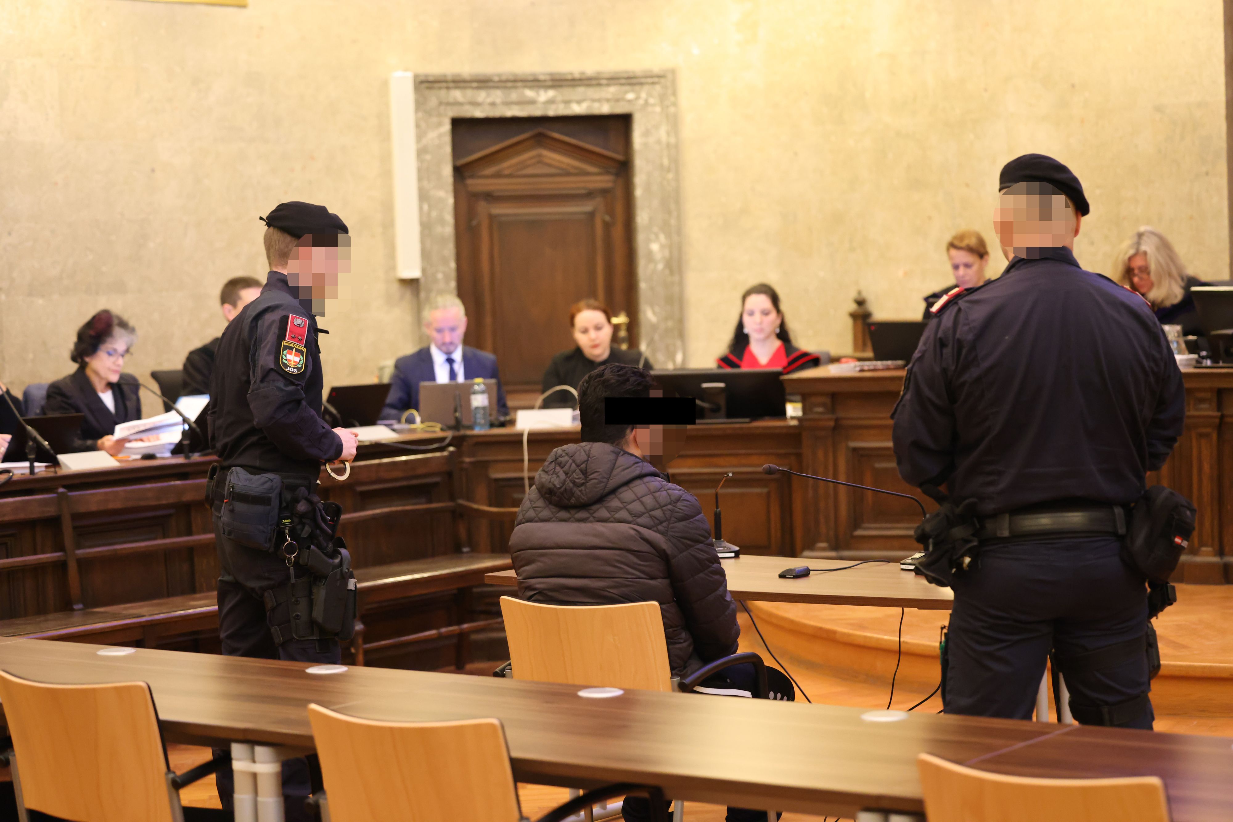 Der 27-jährige Afghane wollte sich im Gerichtssaal an nichts erinnern, soll drei Sexarbeiterinnen auf dem Gewissen haben.