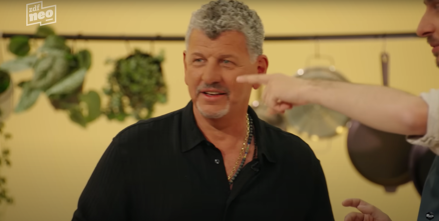 Semino Rossi liefert einen Lacher nach dem anderen.