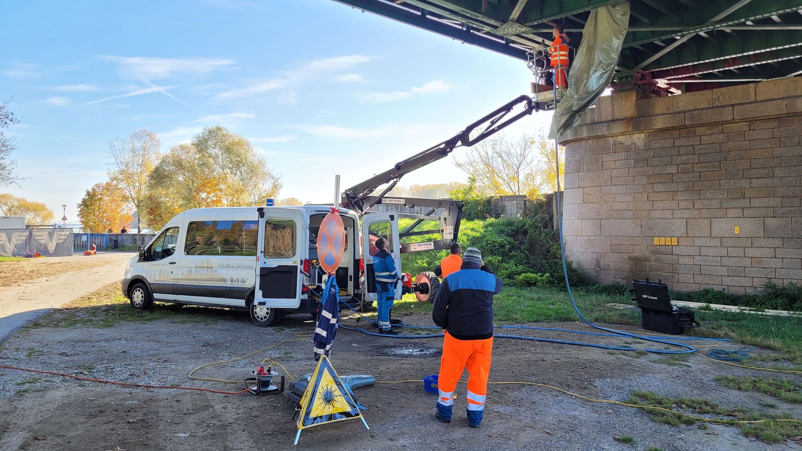 Arbeiten an der Donaubrücke Stein-Mautern