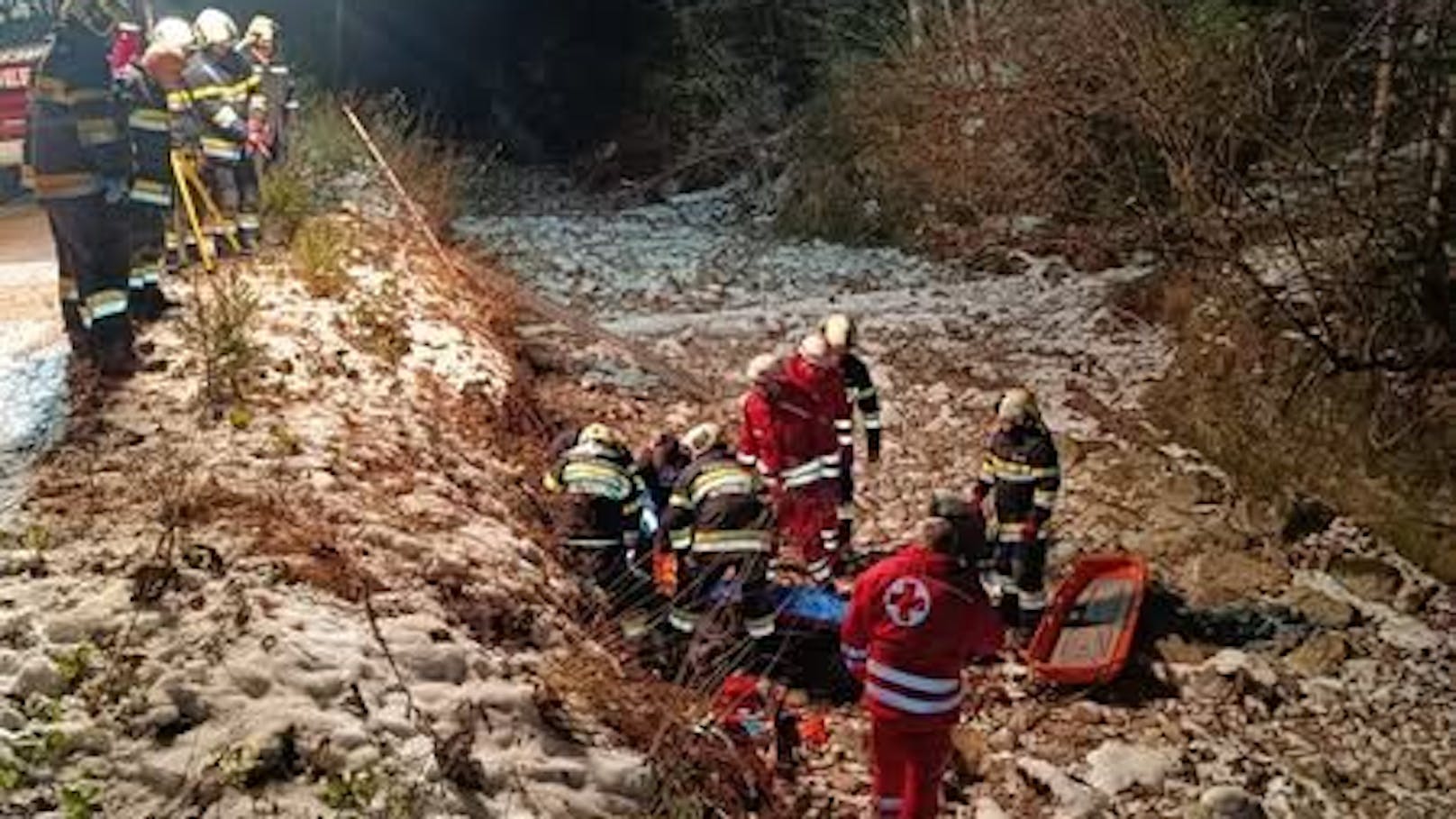 Verletzter Jäger in Bachbett gefunden