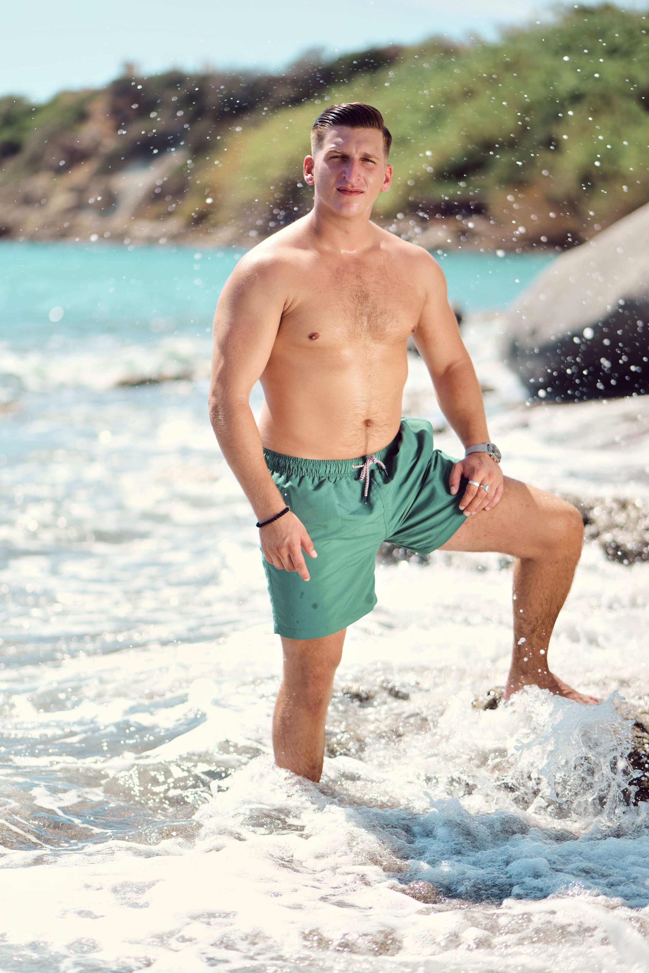 Satans Bratan sucht in Griechenland nach seiner Herzensdame.