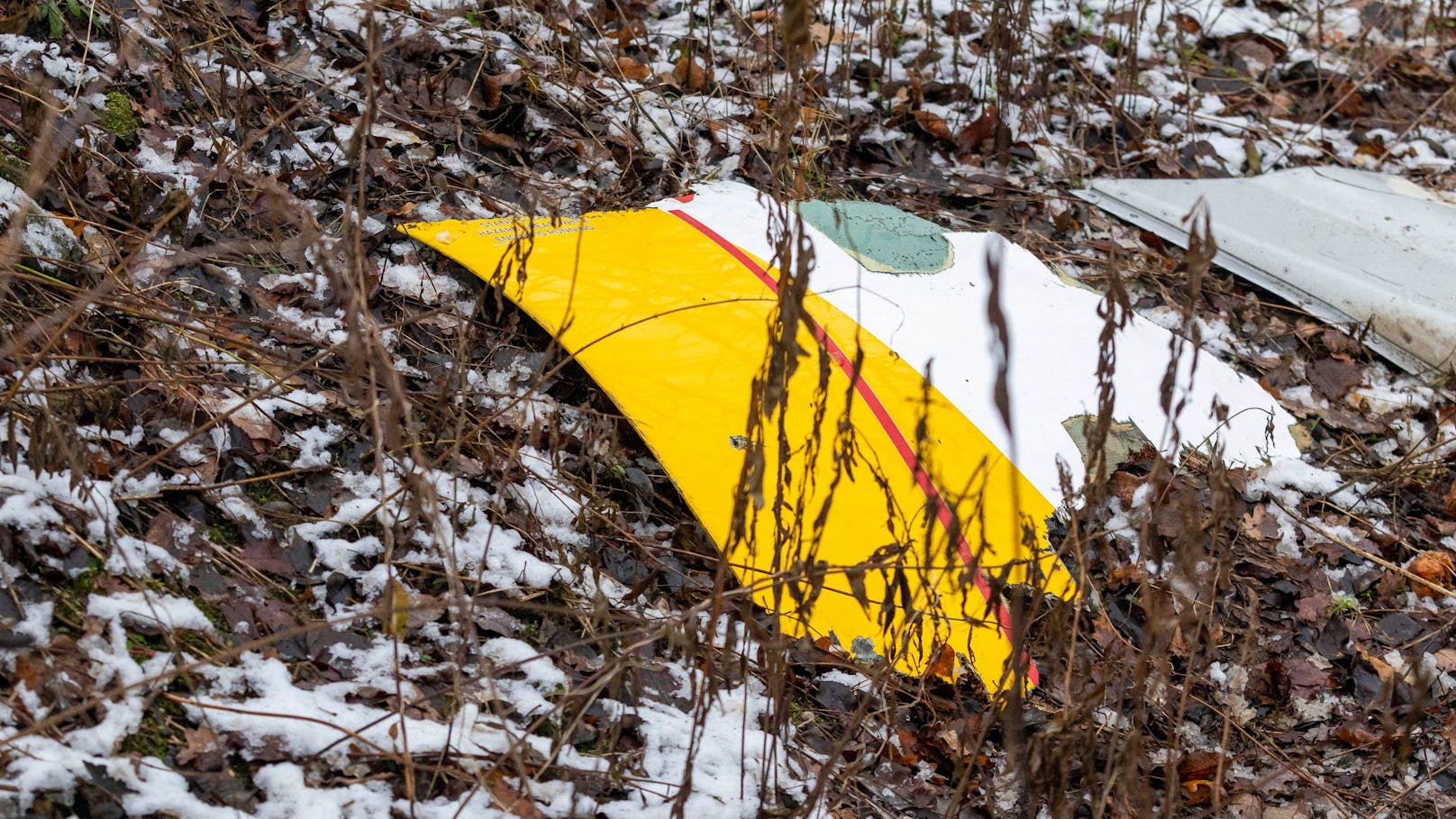 Ein Trünnerteil Am Montagmorgen stürzte ein DHL-Frachtflieger nahe des Flughafens Vilnius ab.