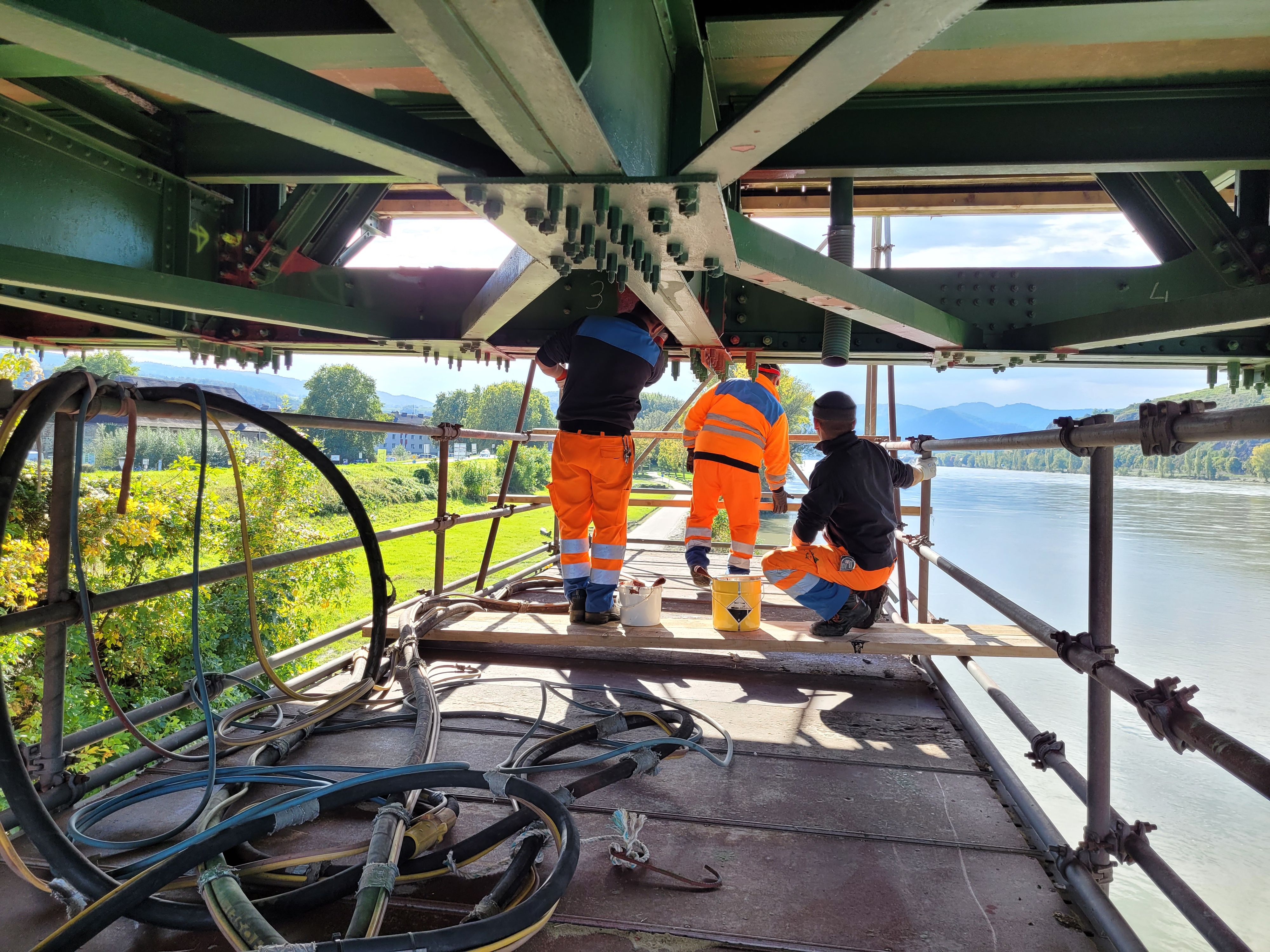Arbeiten an der Donaubrücke Stein-Mautern