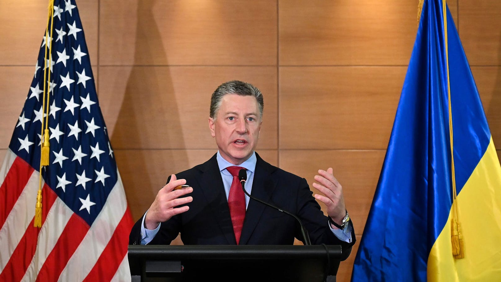 Der frühere US-Sondergesandte in der Ukraine Kurt Volker während einer Pressekonferenz in Kiew im Juli 2019.