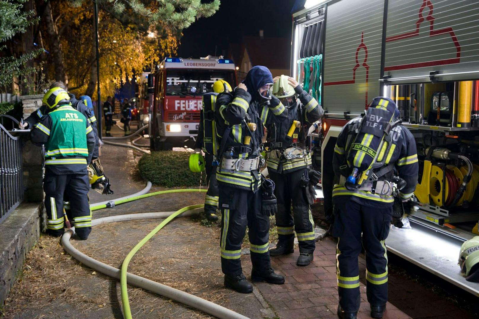 Großeinsatz in Leobersdorf – 94 Einsatzkräfte bekämpften Wohnhausbrand