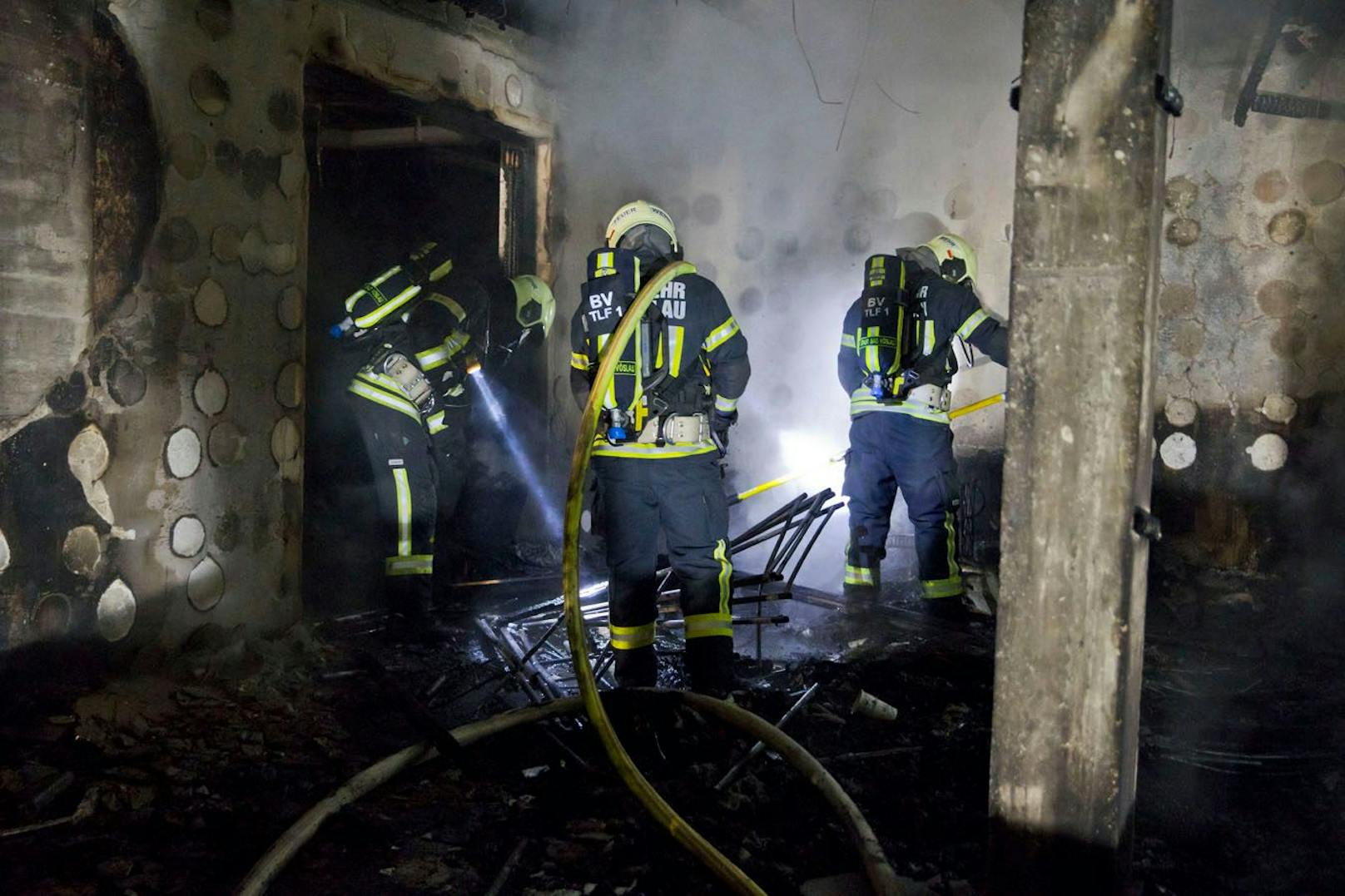 Großeinsatz in Leobersdorf – 94 Einsatzkräfte bekämpften Wohnhausbrand