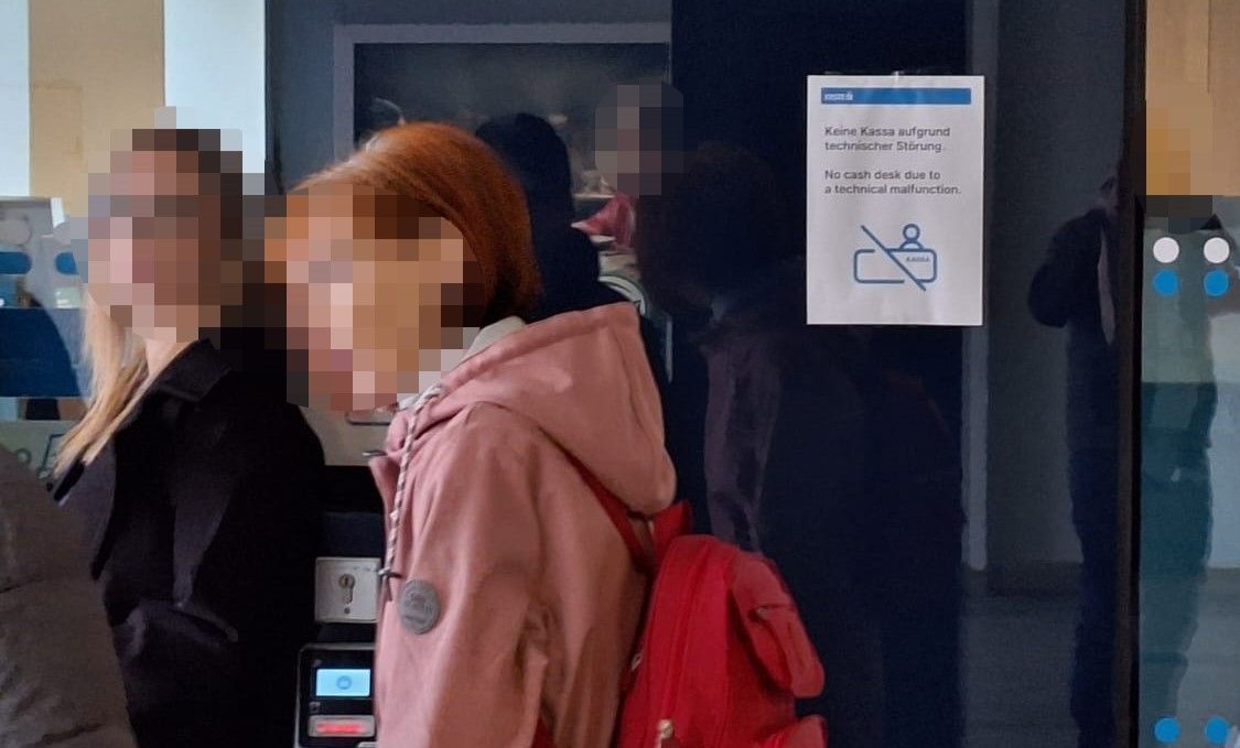 In Wien-Floridsdorf warteten Bank-Kunden vergeblich auf ihr Geld.