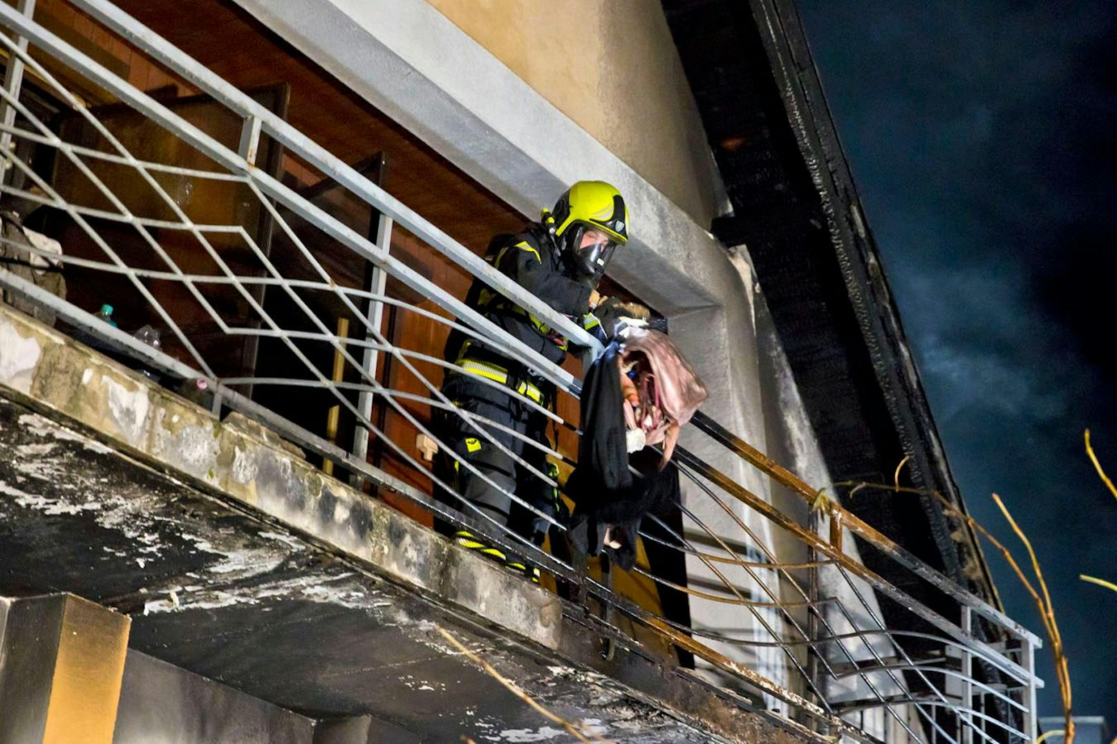 Großeinsatz in Leobersdorf – 94 Einsatzkräfte bekämpften Wohnhausbrand