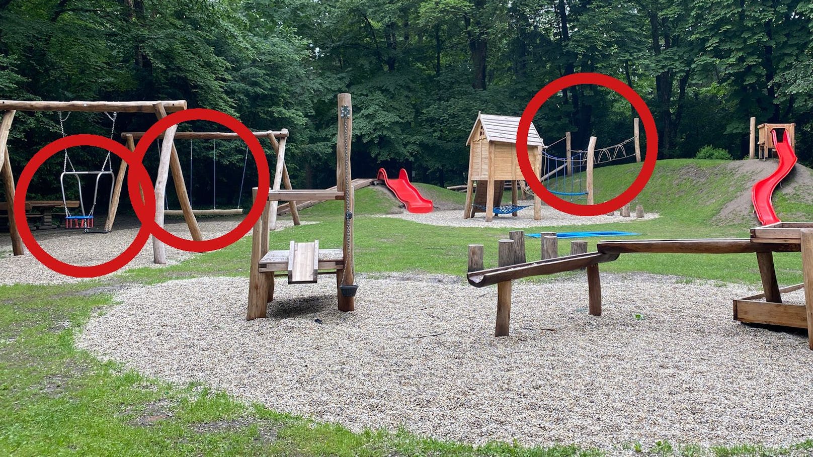 Vandalismus: Spielplatz in Neunkirchen gesperrt (Anm.: rot markierte Spielgeräte auf dem Foto wurden gestohlen)