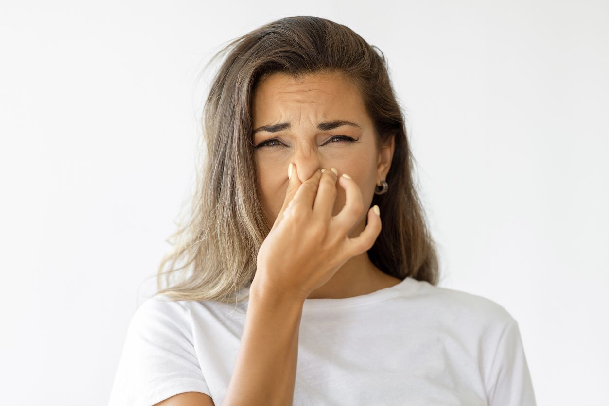 Gas befindet sich normalerweise im Verdauungssystem und kann durch den Mund (Rülpsen) oder durch den After (Flatus) abgegeben werden.