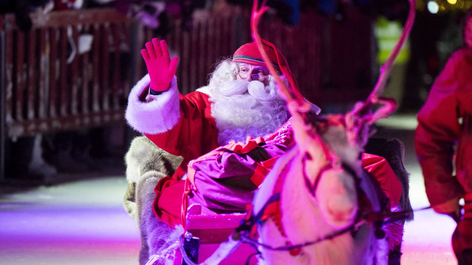 "Santa Claus Village" in Lappland: "Father Christmas" ist wieder unterwegs.