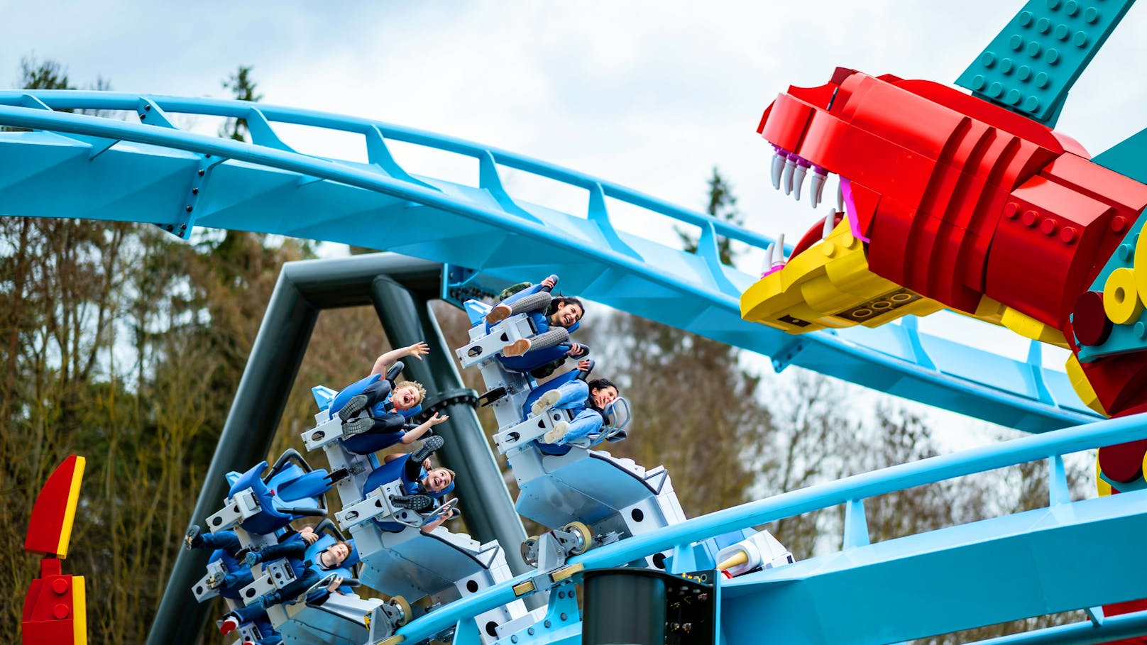 Achterbahn-Action in MAXIMUS – Der Flug des Wächters durch LEGO MYTHICA