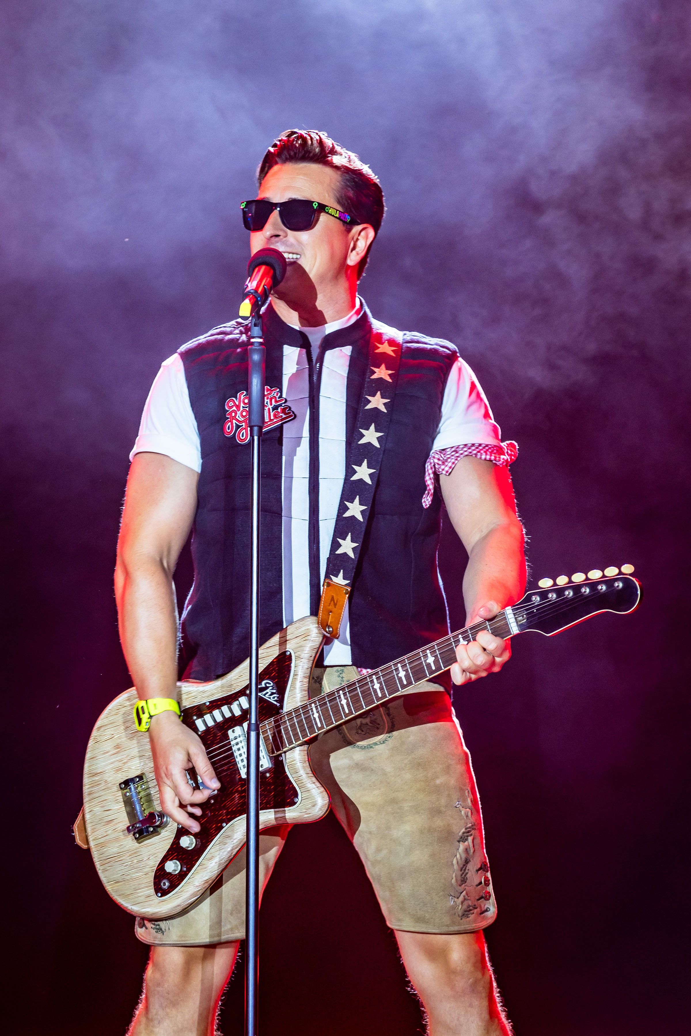 Andreas Gabalier spendet seine Lederhose für die Charity-Auktion von 