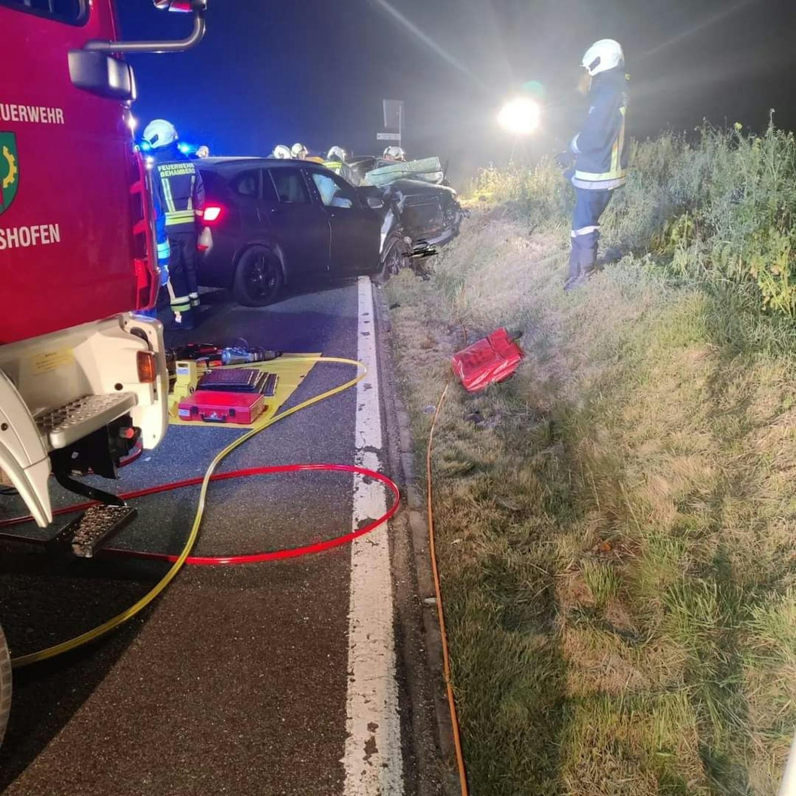 Drei Pkw kollidierten in Tröstlberg miteinander – Einsatzkräfte vor Ort