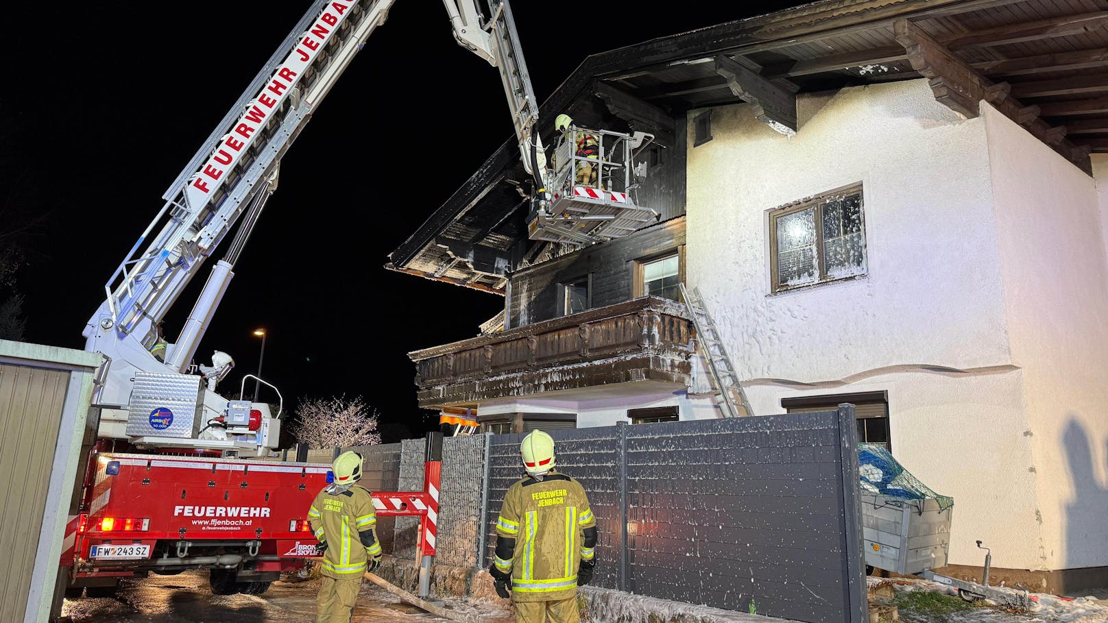 Die Ermittlungen zur Brandursache laufen auf Hochtouren.