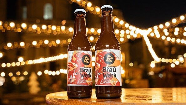 Zusammen mit Staud stellt die Ottakringer Brauerei die Alternative zu Glühwein & Co vor: Blutorangen-Bier.
