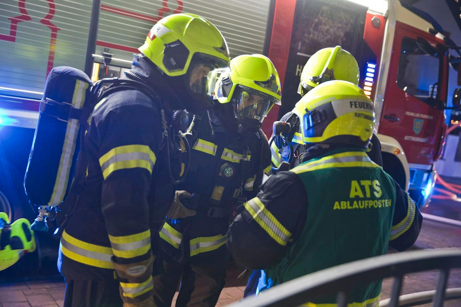 Großeinsatz in Leobersdorf – 94 Einsatzkräfte bekämpften Wohnhausbrand