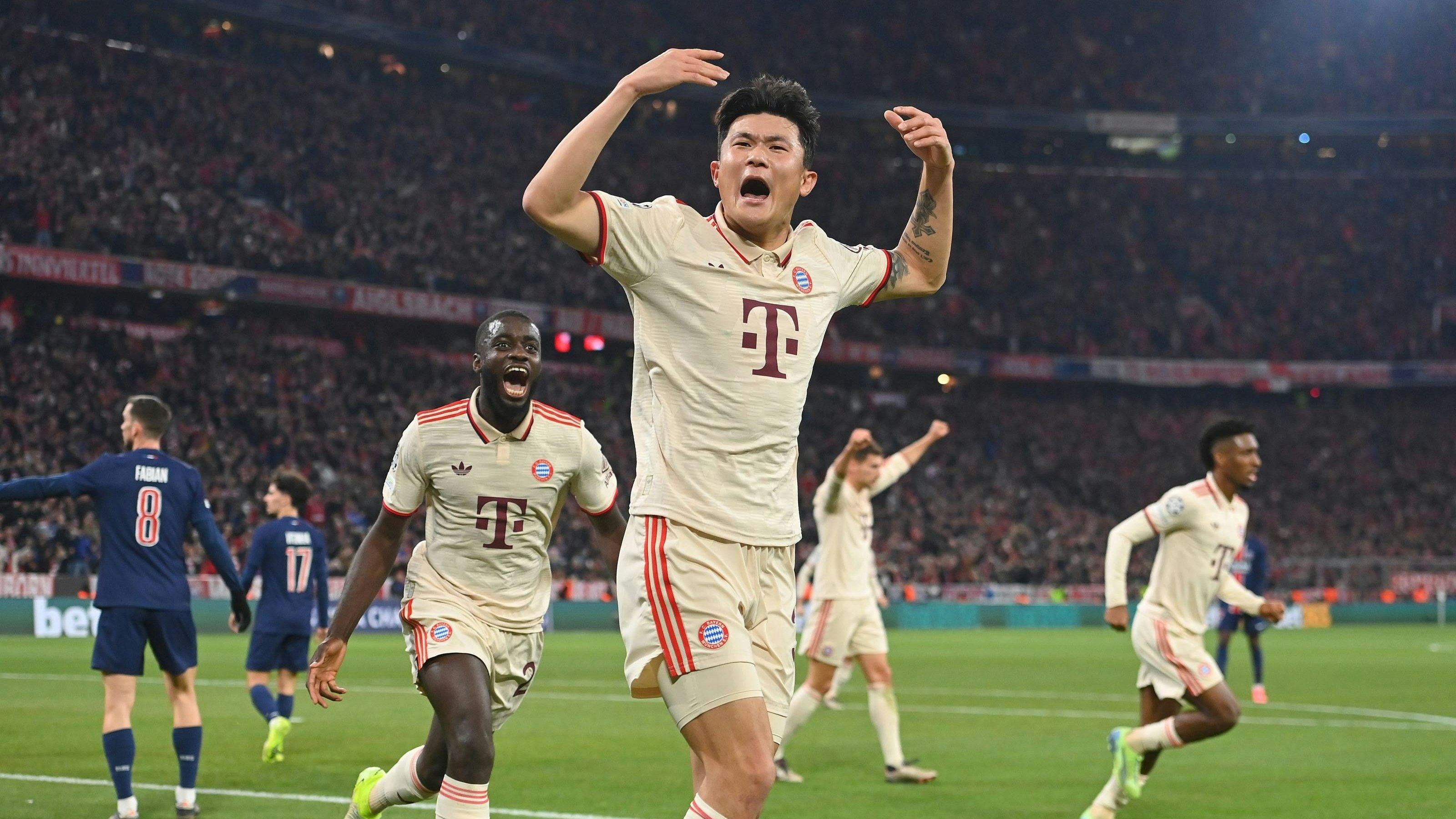 Minjae Kim bejubelt seinen Treffer. 