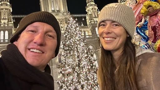 Bastian Schweinsteiger und Ana Ivanovic auf dem Wiener Christkindlmarkt. 