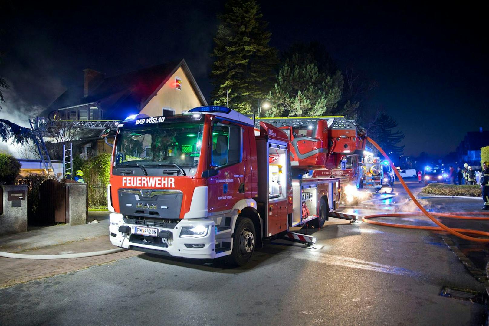 Großeinsatz in Leobersdorf – 94 Einsatzkräfte bekämpften Wohnhausbrand