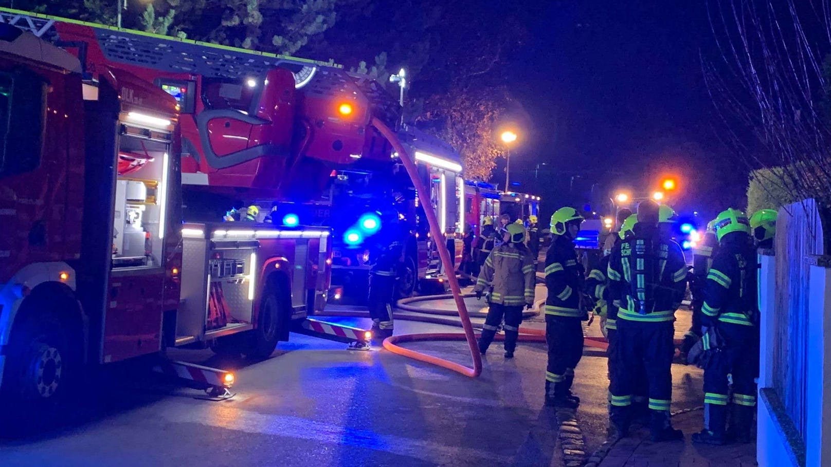 Vier Feuerwehren bekämpften stundenlang das Feuer