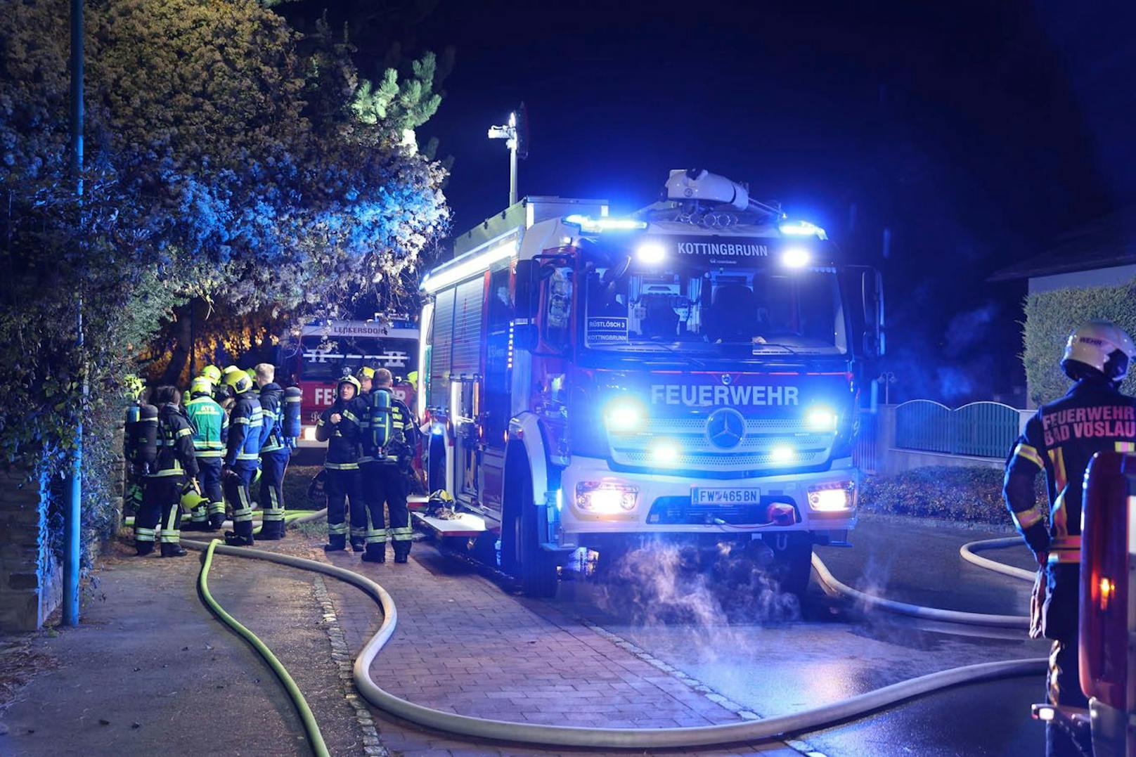 Großeinsatz in Leobersdorf – 94 Einsatzkräfte bekämpften Wohnhausbrand