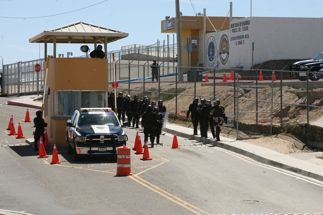 Eingang zu Hochsicherheits-Gefängnis in Mexiko.