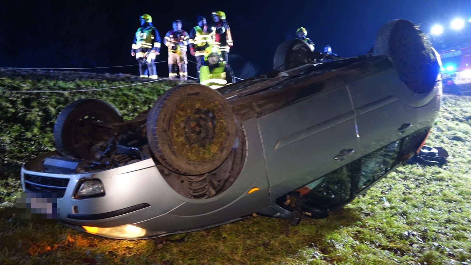 Am Montagabend wurden die Freiwilligen Feuerwehren Mannersdorf und Pöchlarn zu einem Verkehrsunfall zwischen Mannersdorf und Pöchlarn alarmiert.