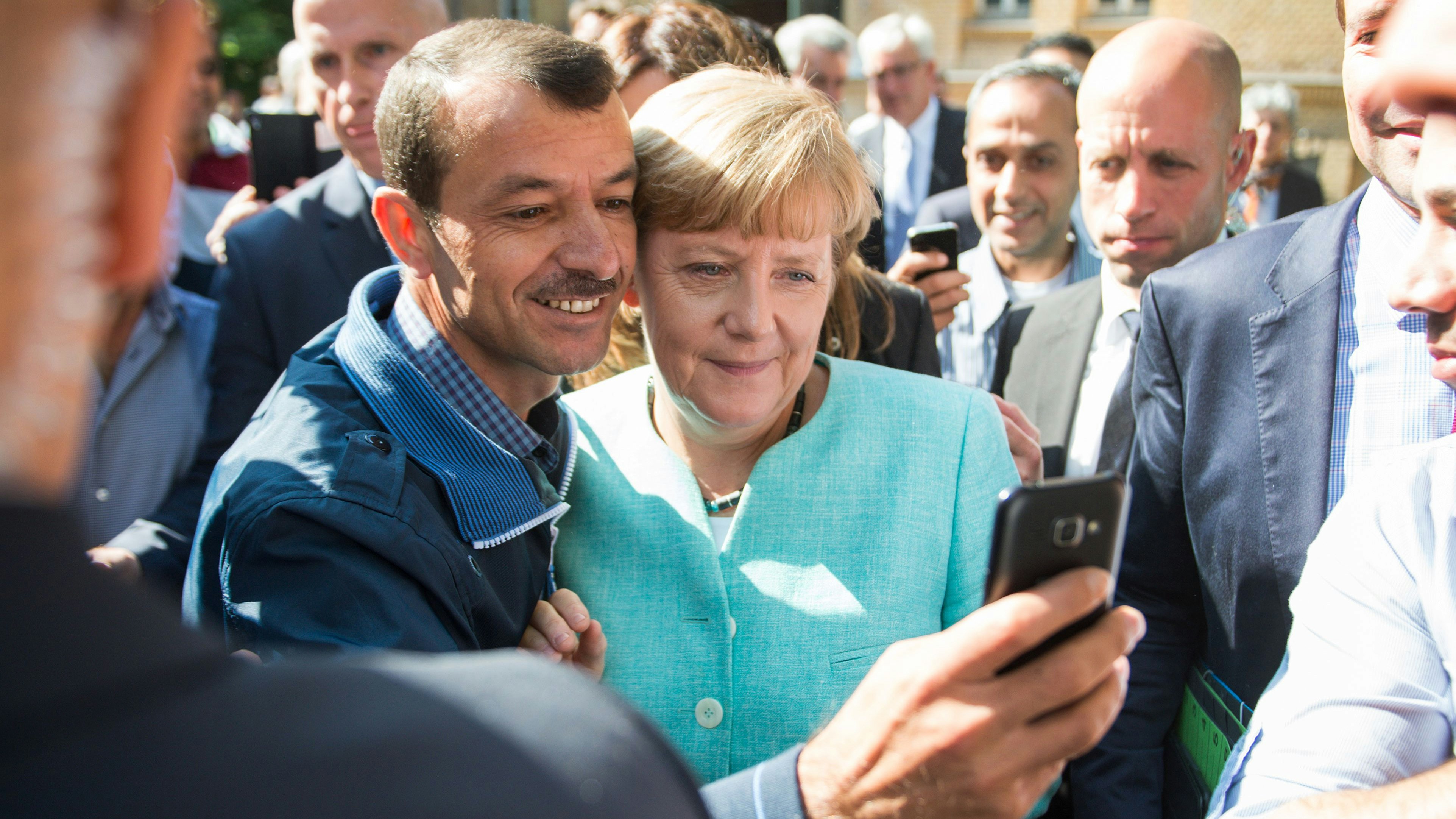 Selfie mit der damaligen Kanzlerin Angela Merkel: Die USA werfen Europa vor, mit der Migrationspolitik westliche Werte zu untergraben