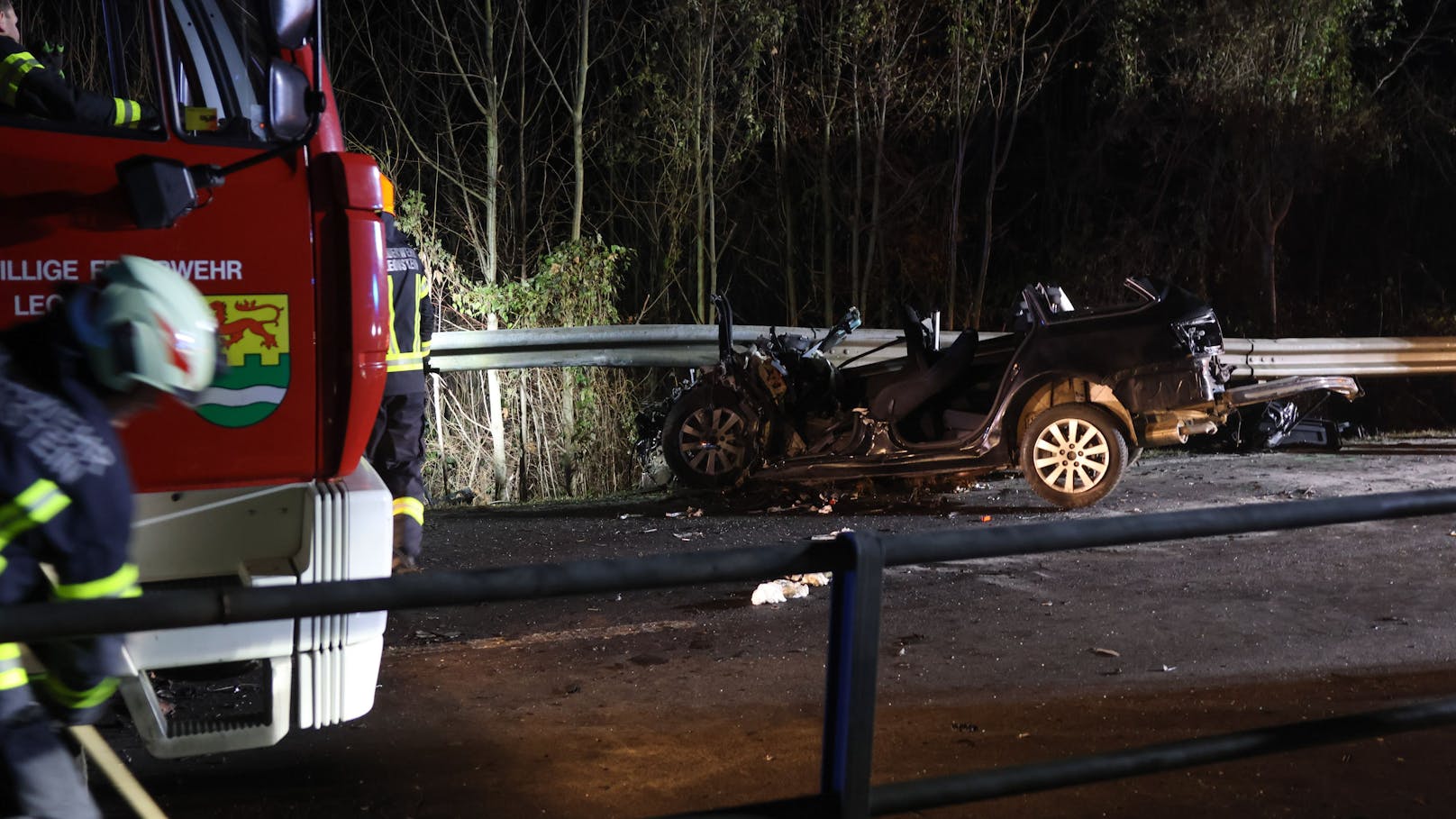 Tödlich endete am späten Montagabend ein folgenschwerer Crash zwischen einem PKW und einem LKW auf der B138 Pyhrnpass Straße bei Micheldorf in Oberösterreich (Bezirk Kirchdorf an der Krems).