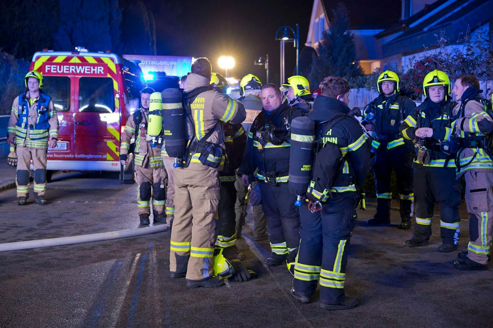 Großeinsatz in Leobersdorf – 94 Einsatzkräfte bekämpften Wohnhausbrand