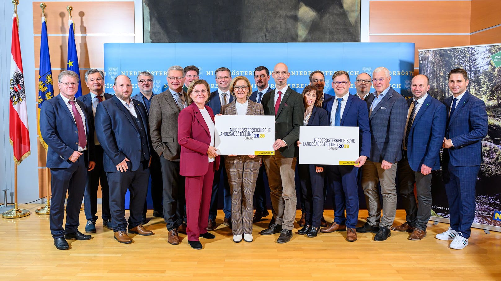 Zahlreiche Vertreterinnen und Vertreter der Regionen waren ins NÖ Landhaus gekommen, um bei der Bekanntgabe der Standortentscheidung dabei zu sein.