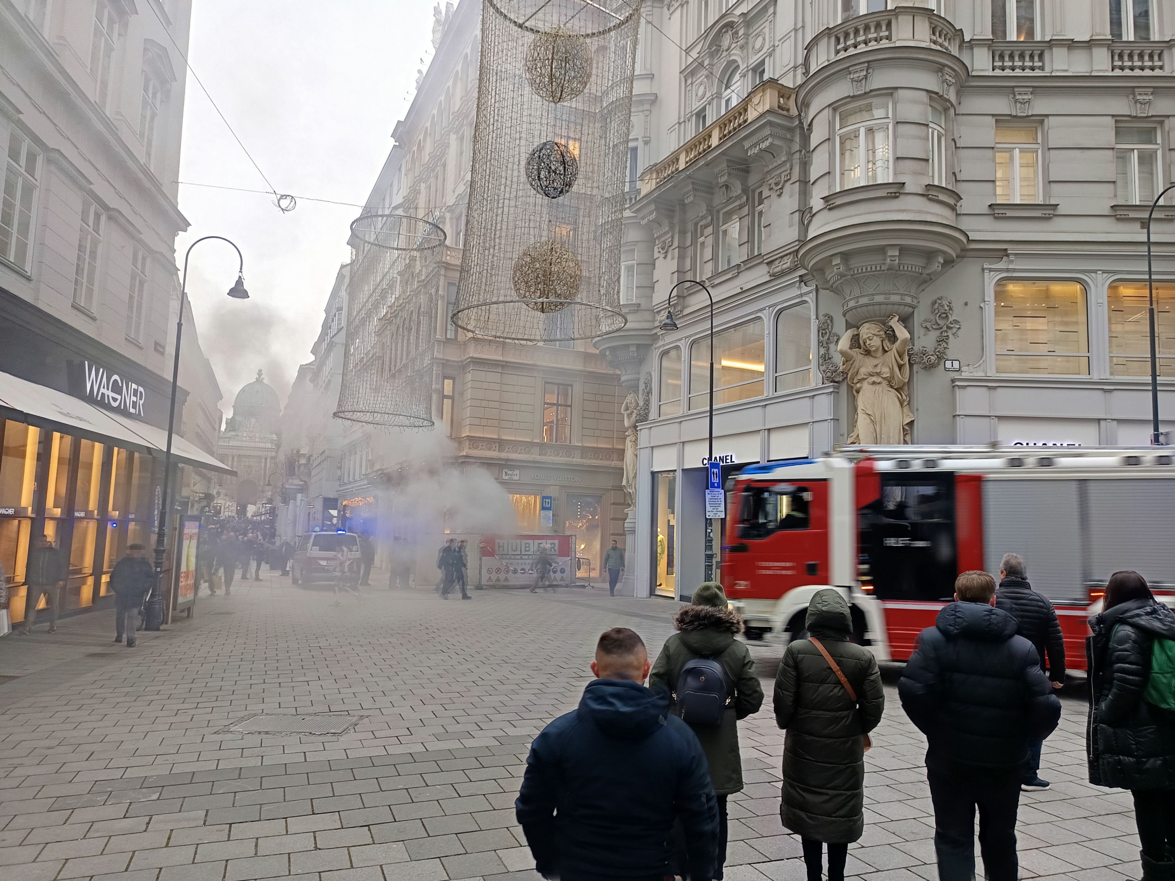 Die Feuerwehr war schnell beim Brand, bekämpfte das Feuer.