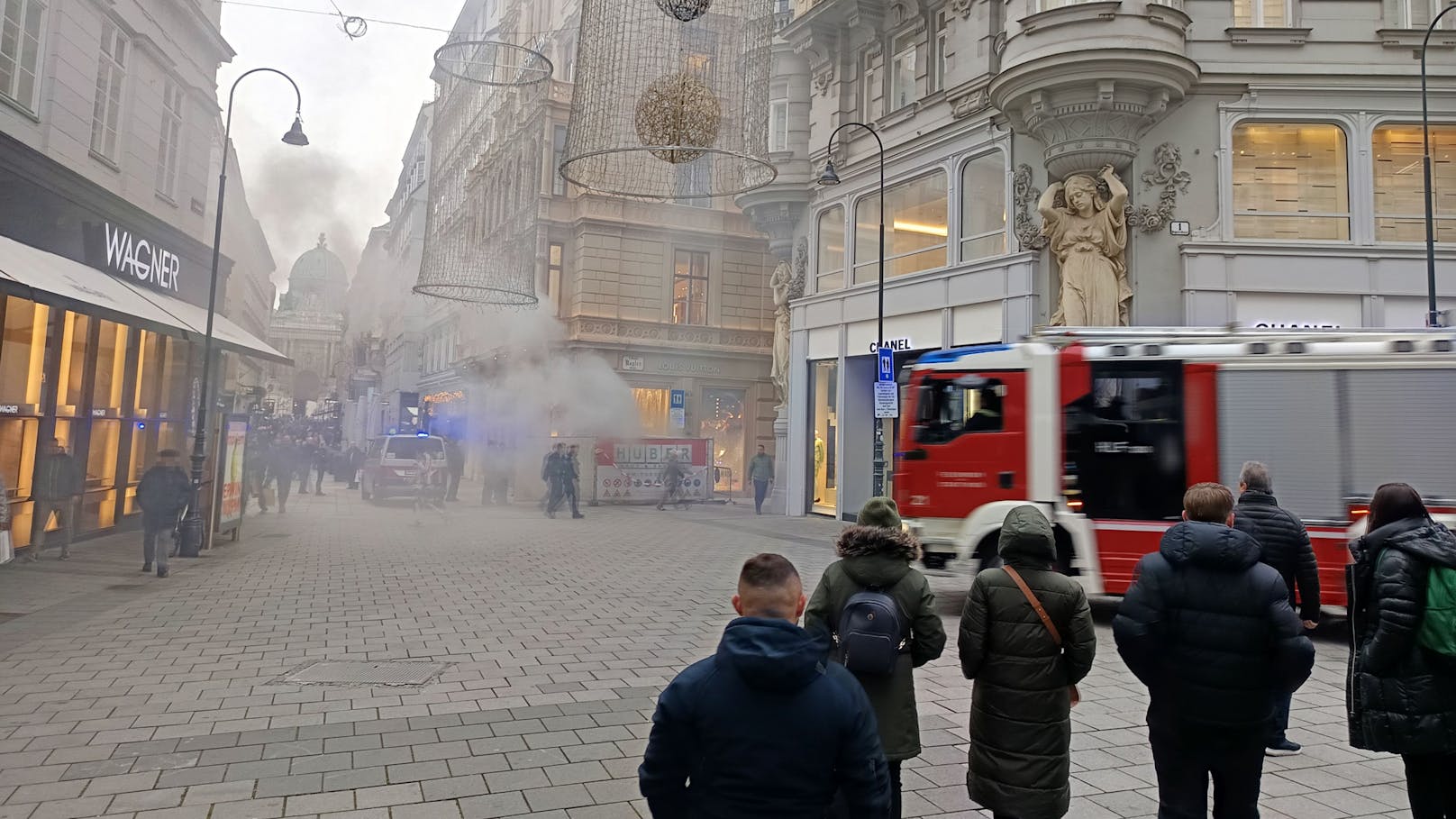 Rauchwolke über Wiener City! Feuer-Alarm am Graben