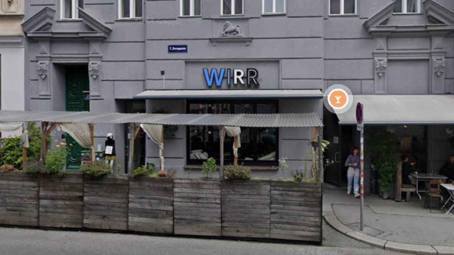 Ex-Mitarbeiter werfen den Szene-Gastronomen vom Wiener Wirr Gewalt, Sexismus und Trinkgeld-Diebstahl vor.