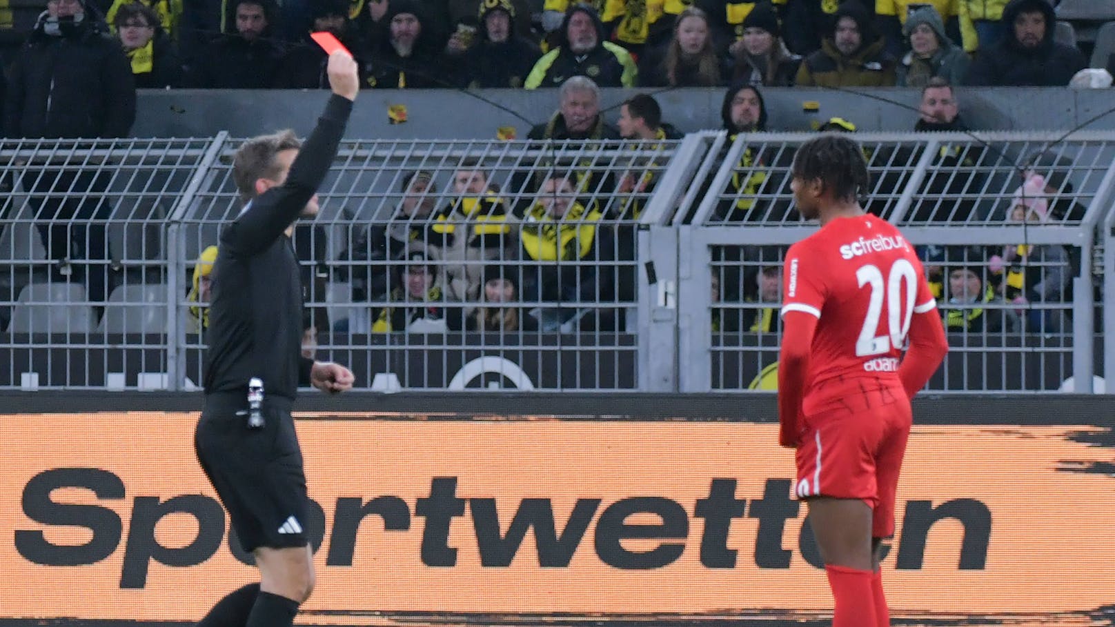 Lange Sperre! ÖFB-Stürmer Adamu büßt für Rot-Attacke